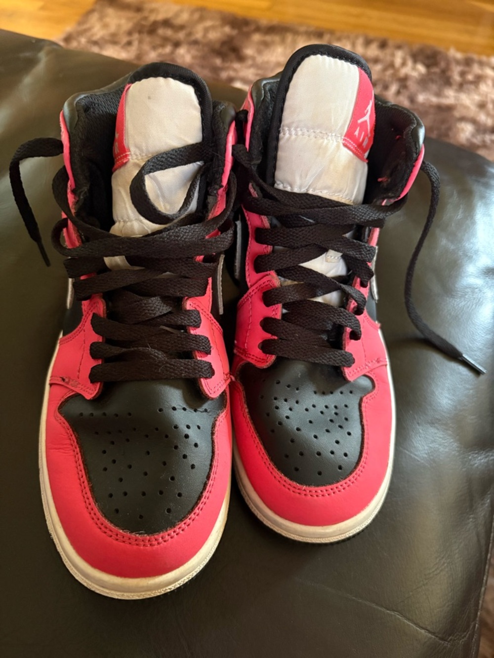 Jordan 1 Kids High-Top Sneakers in Black & Pink